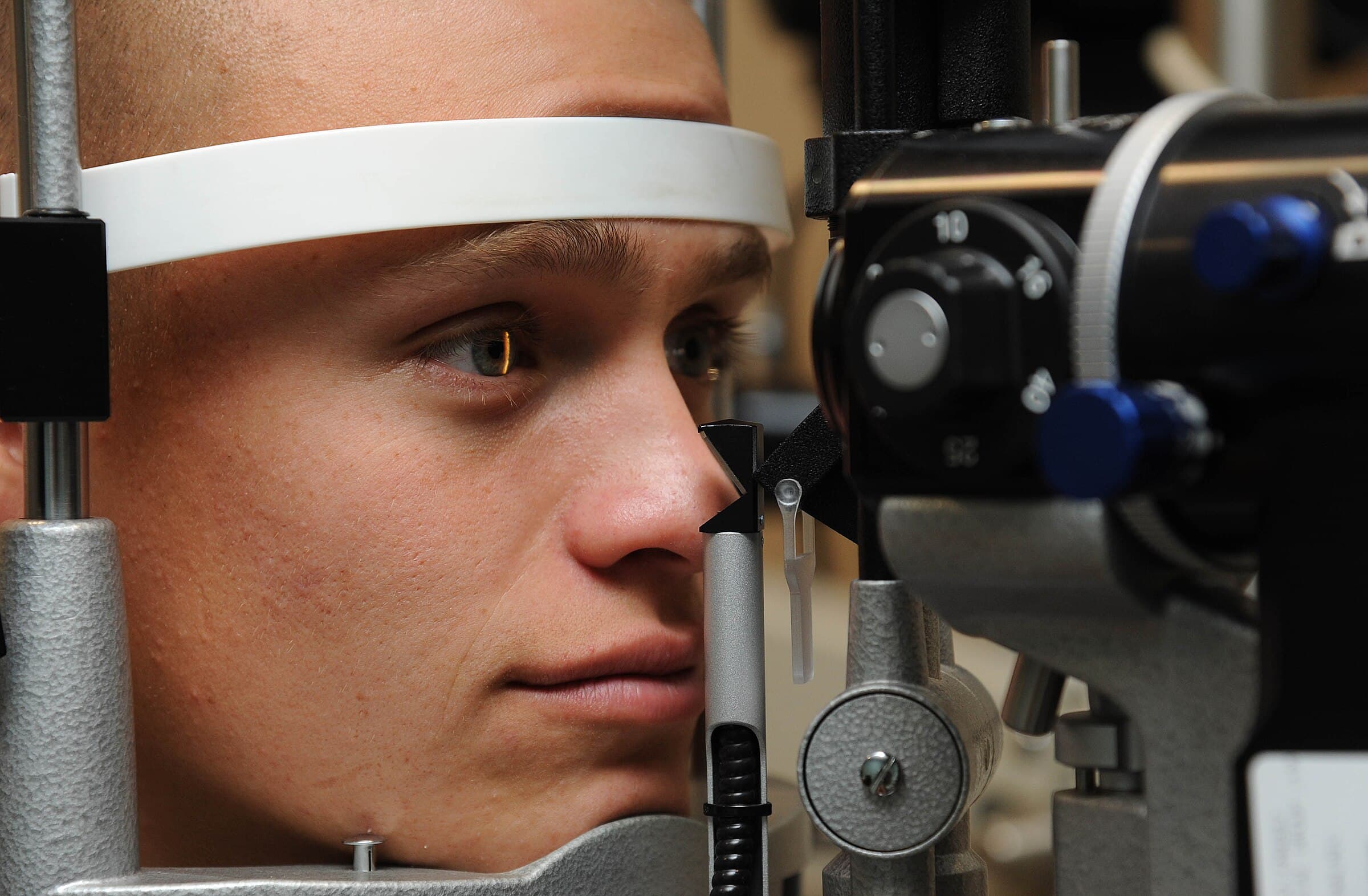 Eye examination in a clinical setting